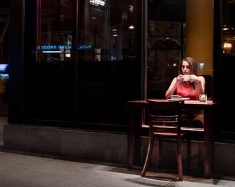Интерактивная инсталляция «Столик на двоих»