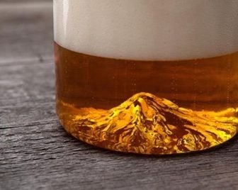 Стакан с горным рельефом
