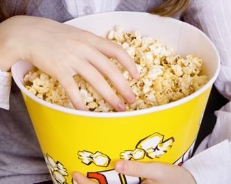 Просмотр грустных фильмов может способствовать увеличению веса